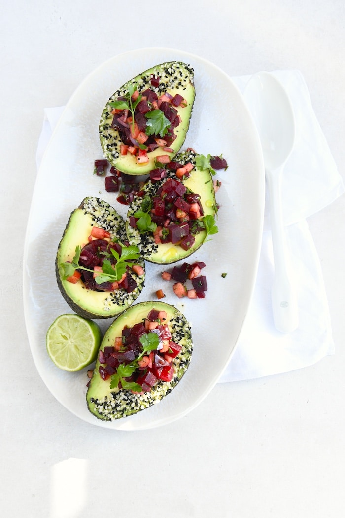 Gefüllte Avocado mit Rote-Bete-Salat