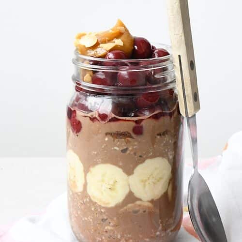 Bircher Müsli mit Kakao und Kirschen