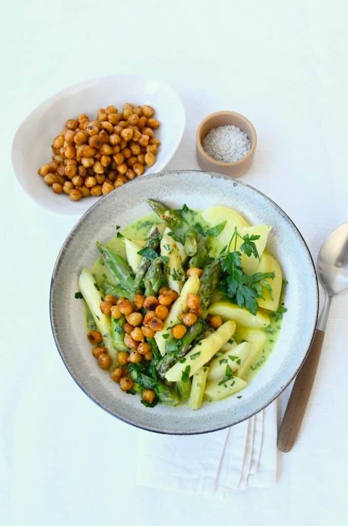 Frische Spargelpfanne mit Tahin & Zitrone: Leichtes Rezept mit Nährstofffokus