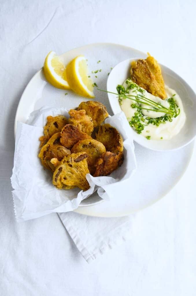Knusprige Pilz-Bites mit Kräuter-Dip: ein leckerer Glow-Snack