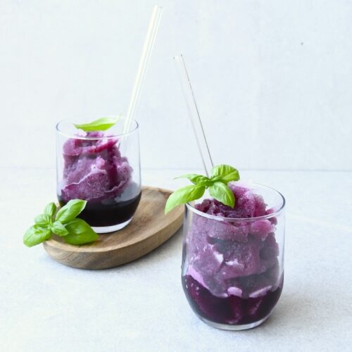 Blaubeer-Basilikum-Slush