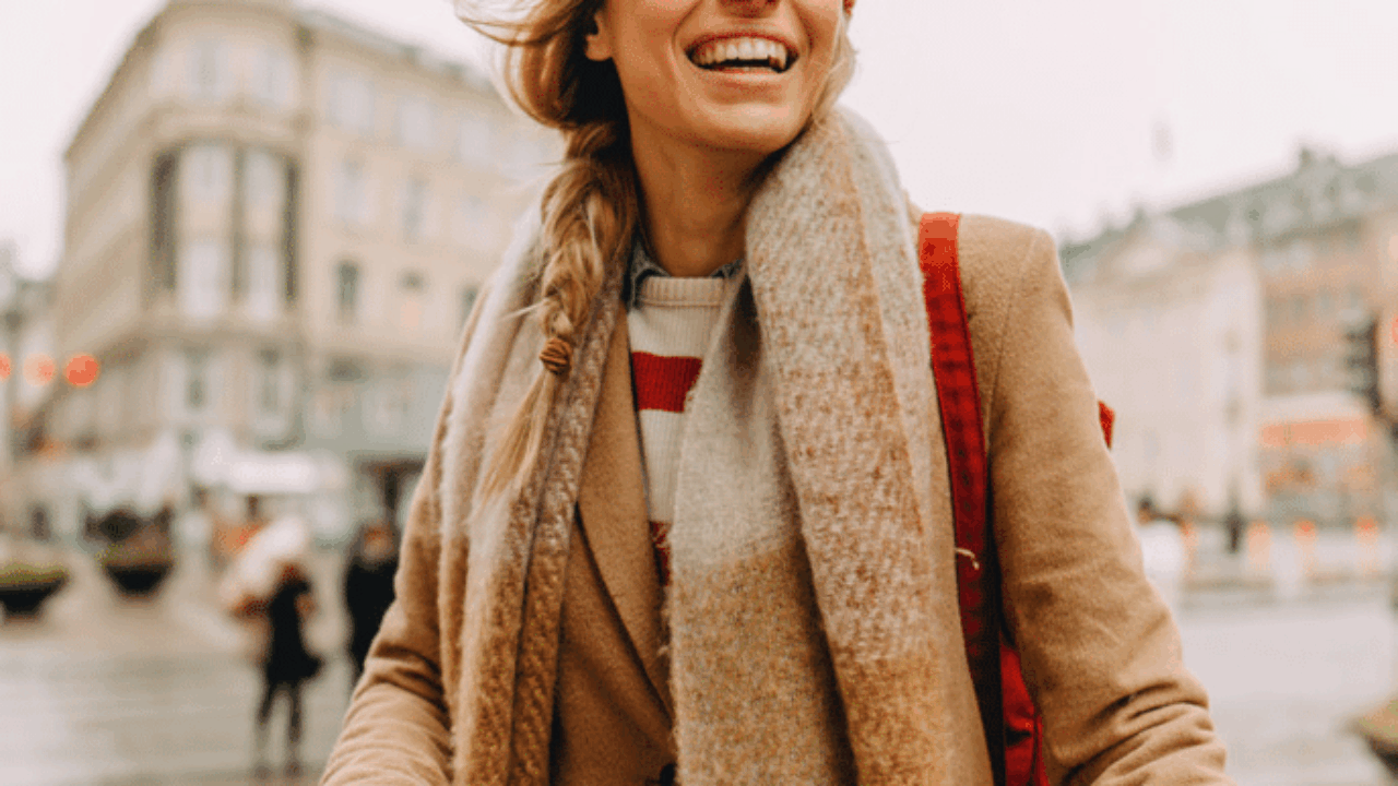 frau-wolljacke-shopping-bei-nieselwetter_titelbild-2602