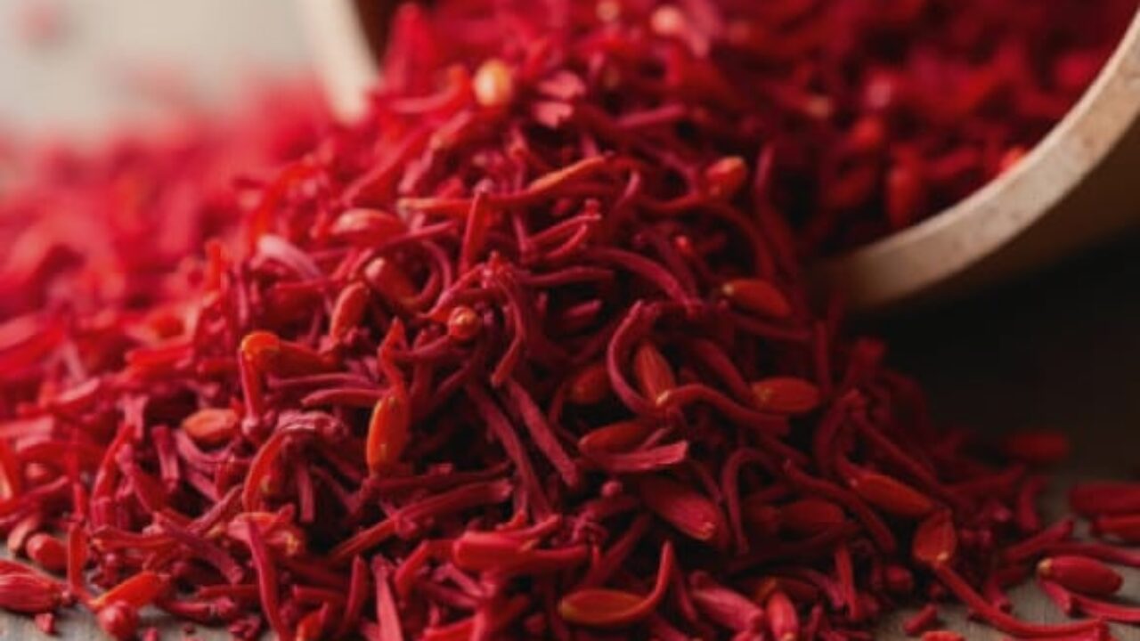 safran-faeden-im-gekippten-tonkrug_titelbild